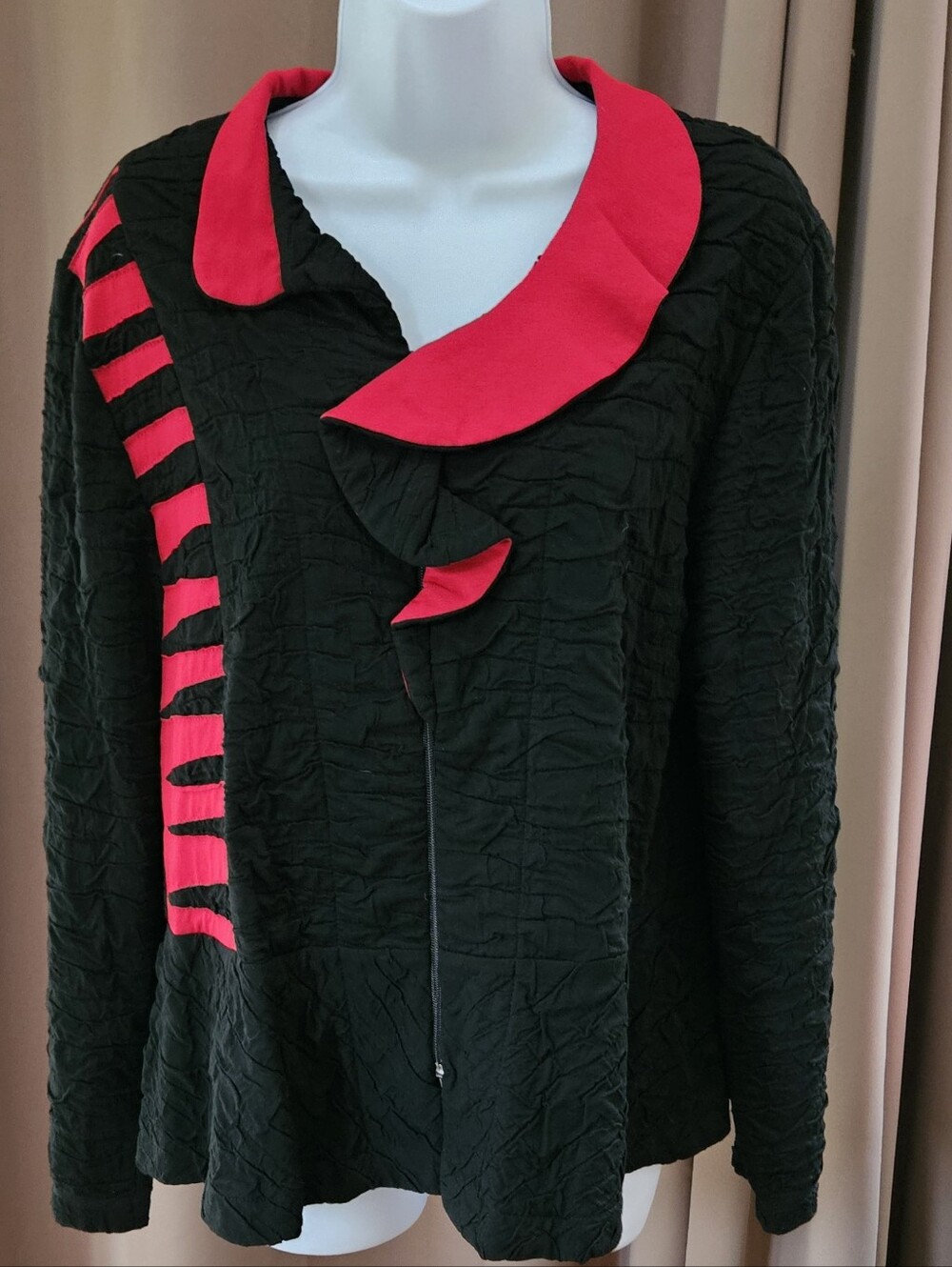 NWT Jaskar Art to Wear Black Crinkled Jacket Red Ruffled Collar Cardigan M